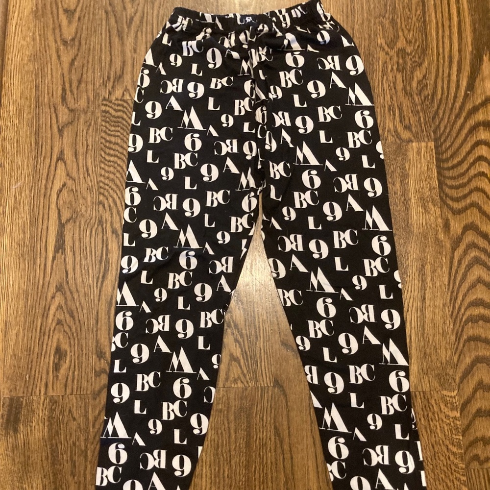 Black & White Alphabet Numerical pattern Leggings Size Large - Great for Teacher